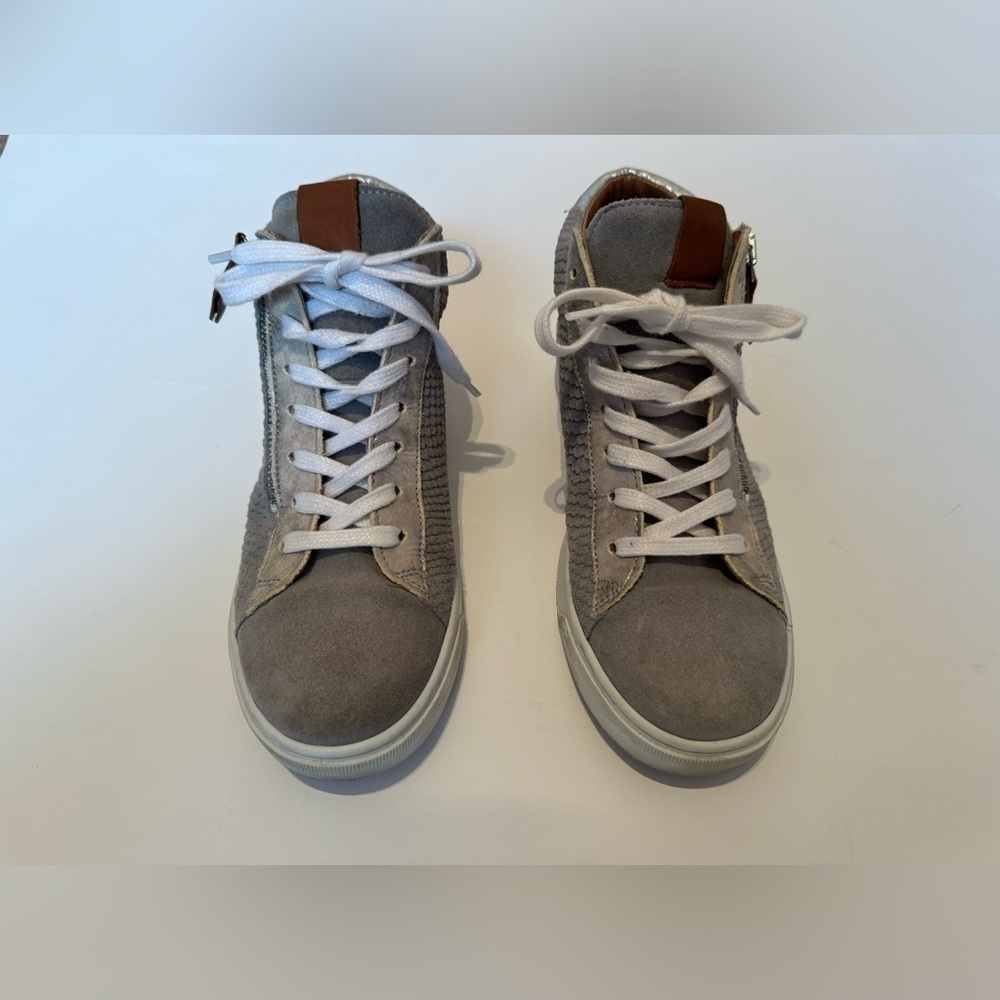 Steve Madden Women's Size 6 Sweeten Tennis Shoe Grey White Silver high tops - Picture 3 of 8